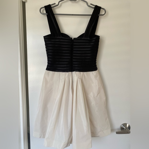 BCBG MaxAzria Black & White A-Line Mini Party Dress, Sz 4 - Picture 4 of 6